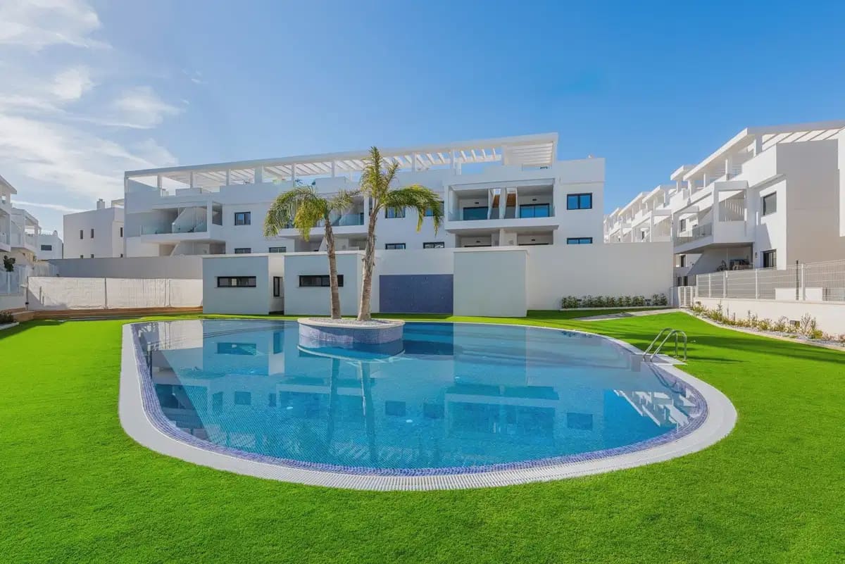 2 slaapkamer Penthouse te koop in Los Balcones met zwembad - € 369.000 (Ref: 10080396)