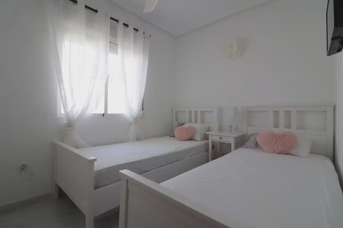 Chalet de 4 habitaciones en Benimar en venta con garaje - 390.000 € (Ref: 10080401)