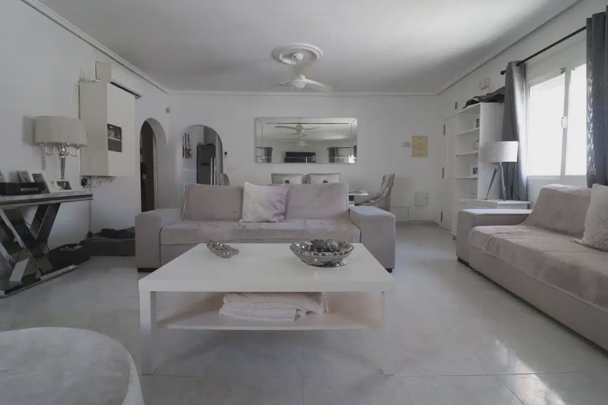 Chalet de 4 habitaciones en Benimar en venta con garaje - 390.000 € (Ref: 10080401)