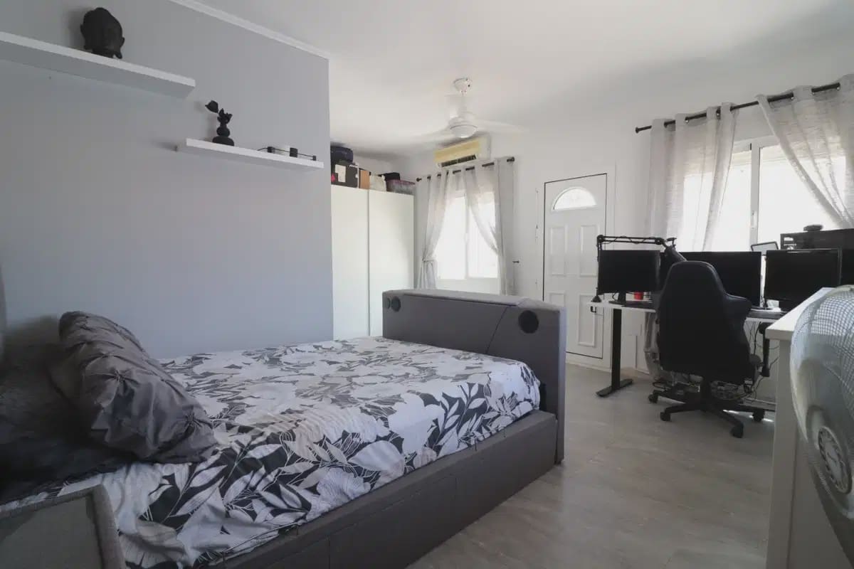 Chalet de 4 habitaciones en Benimar en venta con garaje - 390.000 € (Ref: 10080401)