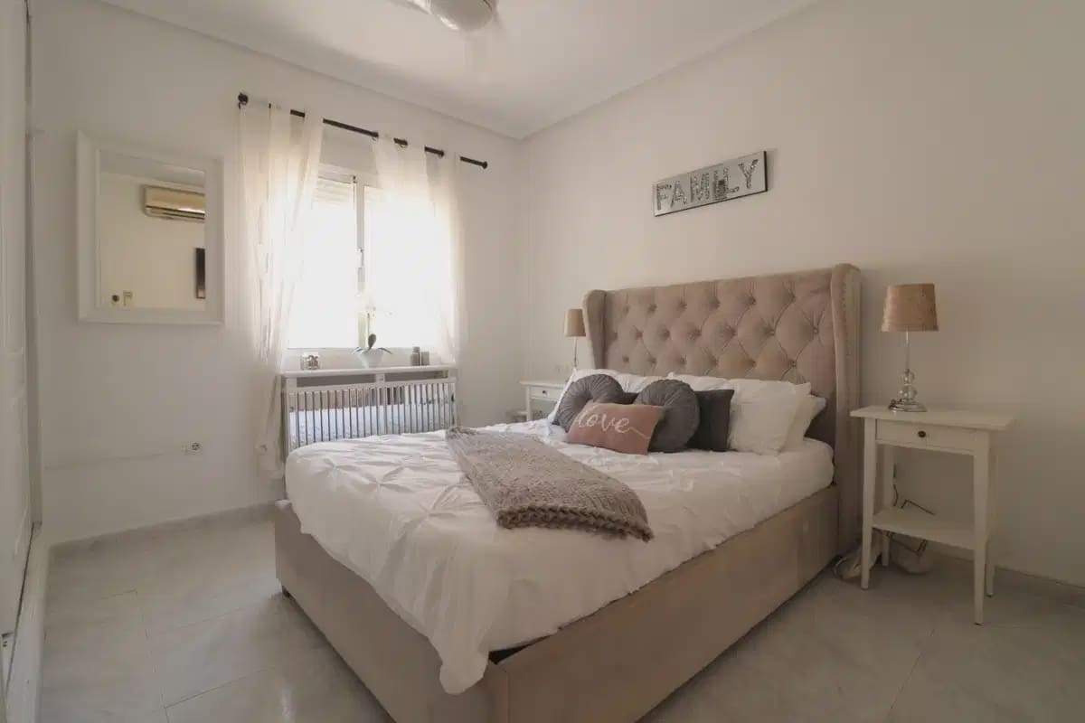 Chalet de 4 habitaciones en Benimar en venta con garaje - 390.000 € (Ref: 10080401)