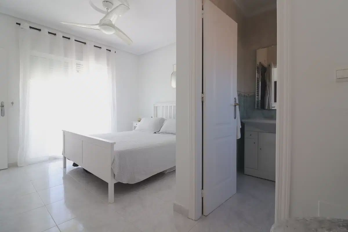 Chalet de 4 habitaciones en Benimar en venta con garaje - 390.000 € (Ref: 10080401)