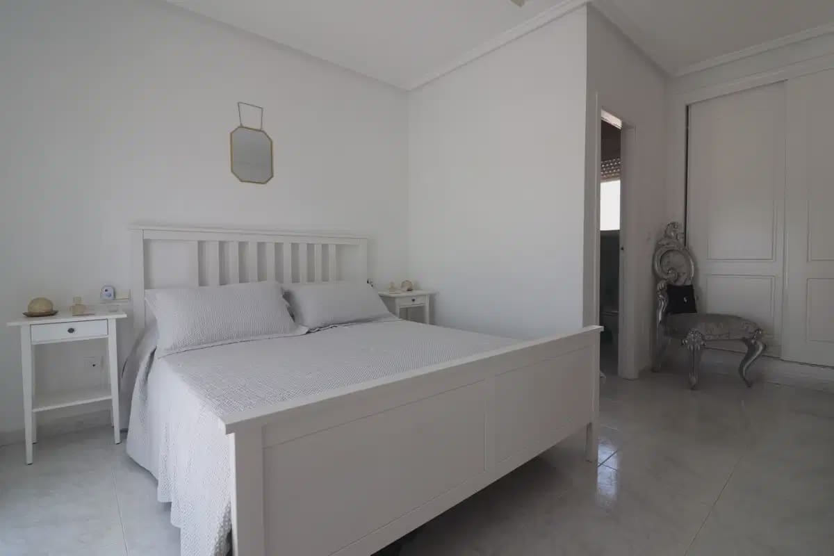 Chalet de 4 habitaciones en Benimar en venta con garaje - 390.000 € (Ref: 10080401)