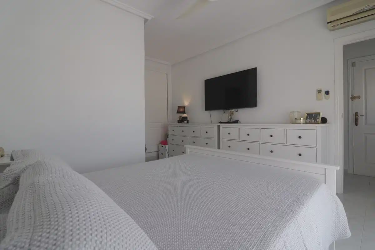 Chalet de 4 habitaciones en Benimar en venta con garaje - 390.000 € (Ref: 10080401)