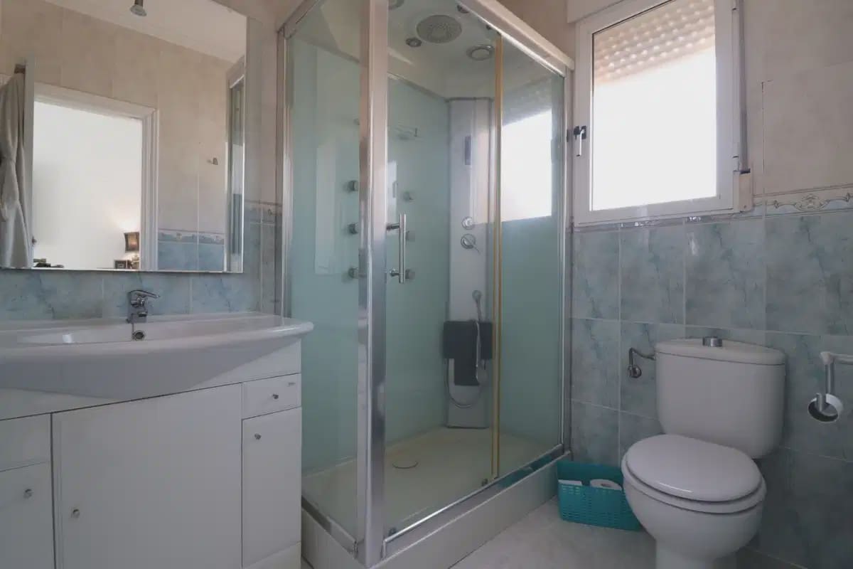 Chalet de 4 habitaciones en Benimar en venta con garaje - 390.000 € (Ref: 10080401)