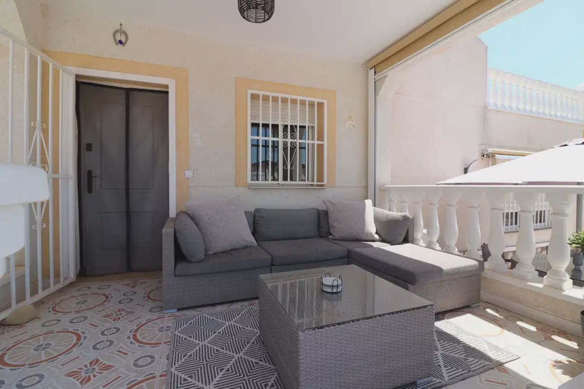 Chalet de 4 habitaciones en Benimar en venta con garaje - 390.000 € (Ref: 10080401)