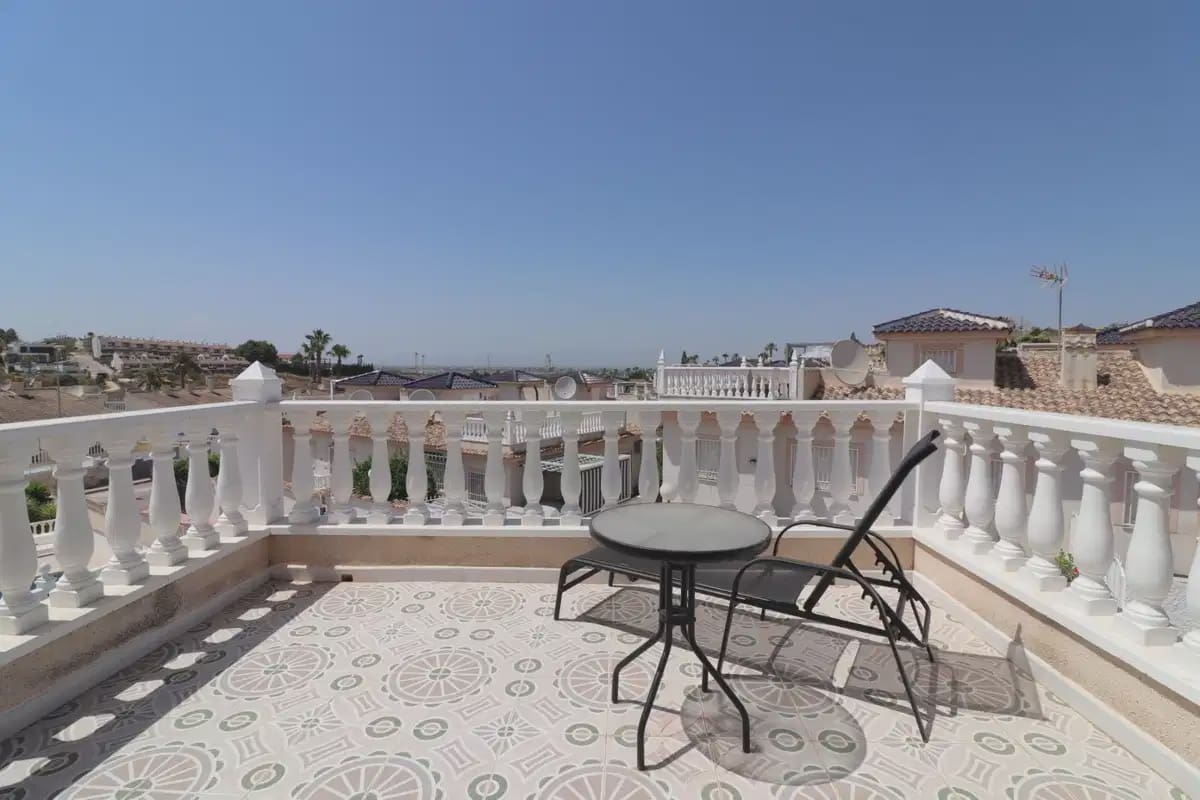 Chalet de 4 habitaciones en Benimar en venta con garaje - 390.000 € (Ref: 10080401)