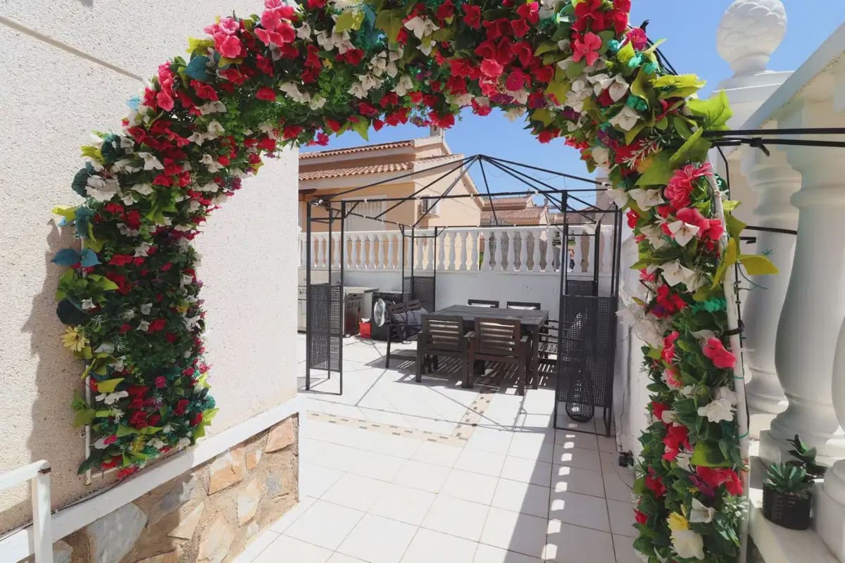 Chalet de 4 habitaciones en Benimar en venta con garaje - 390.000 € (Ref: 10080401)