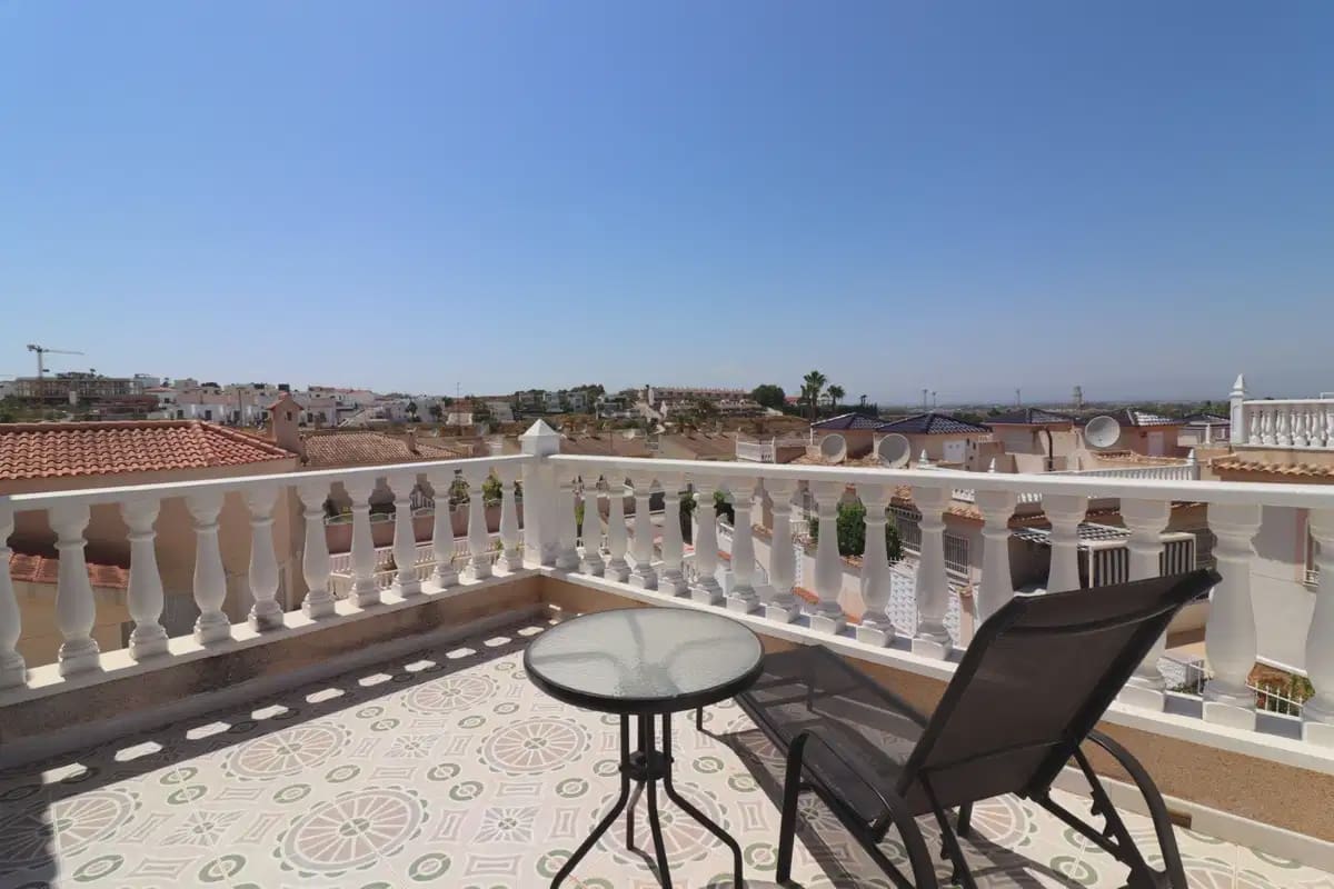 Chalet de 4 habitaciones en Benimar en venta con garaje - 390.000 € (Ref: 10080401)