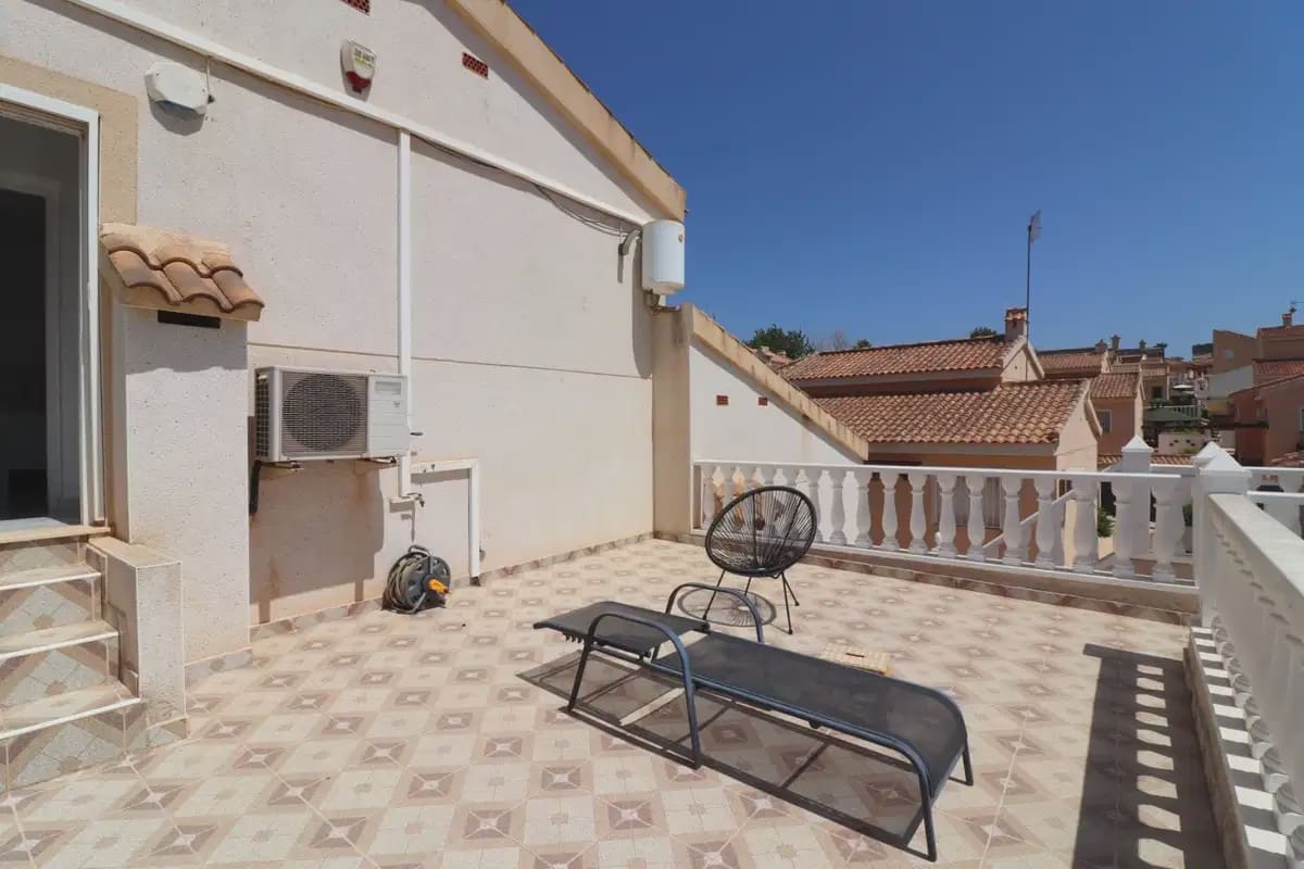 Chalet de 4 habitaciones en Benimar en venta con garaje - 390.000 € (Ref: 10080401)