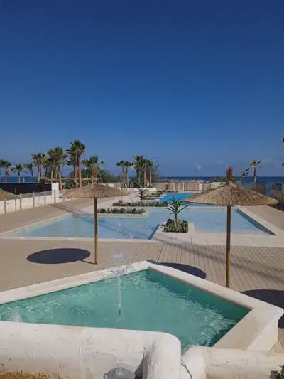 Apartament na sprzedaż w Denia z basenem garażem - 379 000 € (Ref: 10080405)