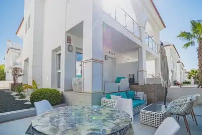 2 Zimmer Apartment zu verkaufen in Ciudad Quesada mit Pool - 390.000 € (Ref: 10080421)
