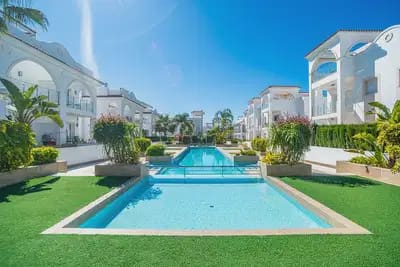 2 Zimmer Apartment zu verkaufen in Ciudad Quesada mit Pool - 390.000 € (Ref: 10080421)
