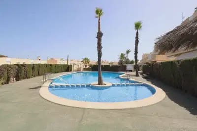 3 makuuhuone Omakotitalo myytävänä paikassa Orihuela Costa mukana uima-altaan - 390 000 € (Ref: 10080437)