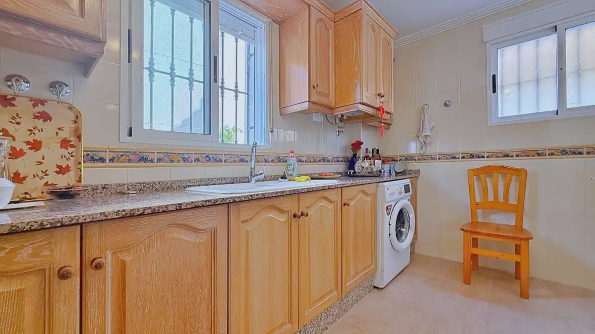 4 Zimmer Villa zu verkaufen in Orihuela mit Pool Garage - 379.000 € (Ref: 10085497)