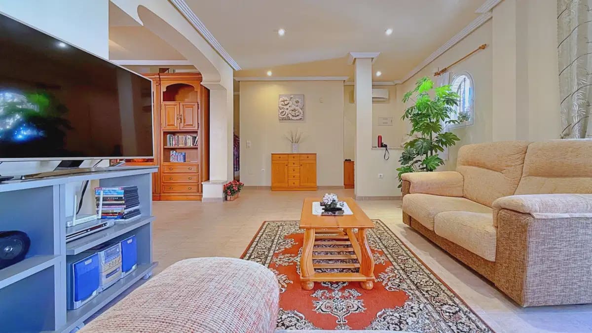 4 Zimmer Villa zu verkaufen in Orihuela mit Pool Garage - 379.000 € (Ref: 10085497)