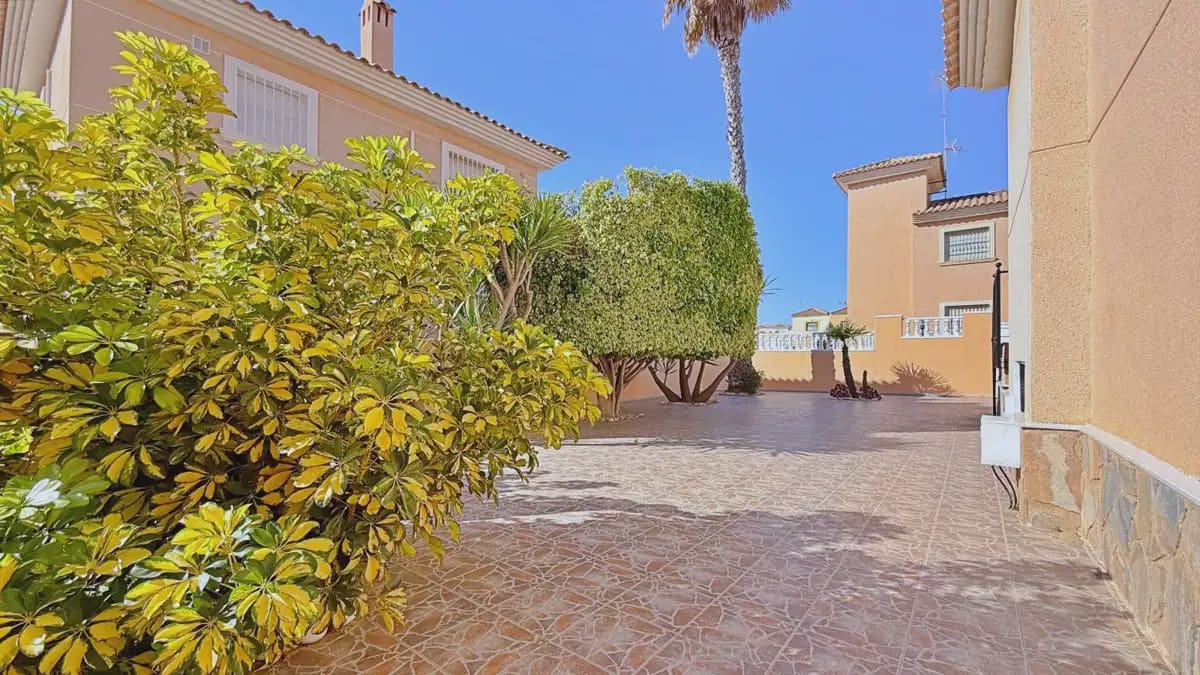 4 Zimmer Villa zu verkaufen in Orihuela mit Pool Garage - 379.000 € (Ref: 10085497)