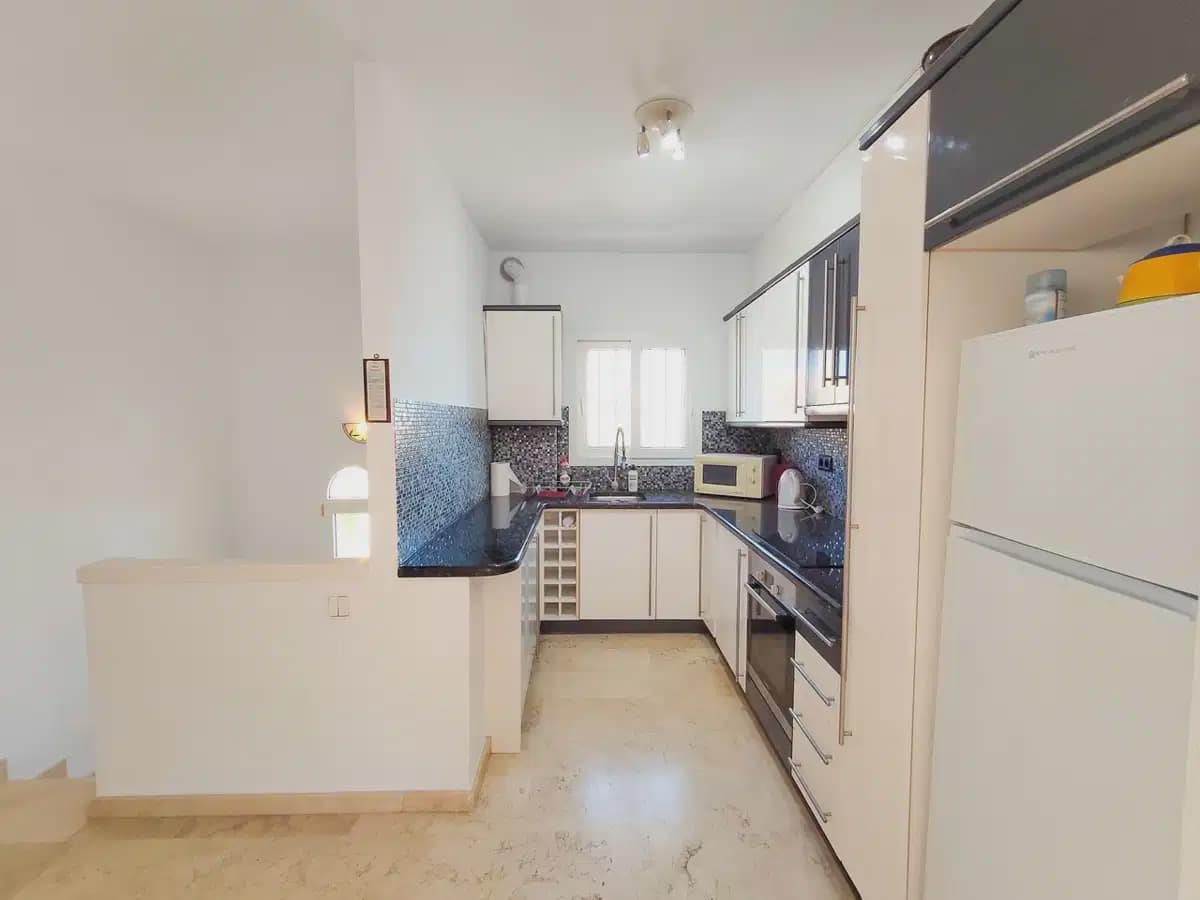 Chalet de 3 habitaciones en Villamartin en venta con piscina garaje - 430.000 € (Ref: 10089931)
