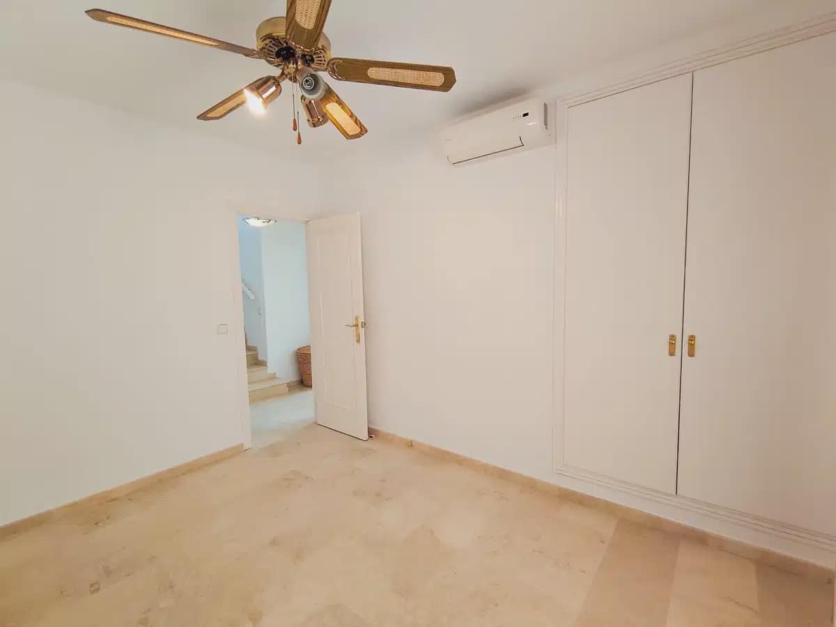 Chalet de 3 habitaciones en Villamartin en venta con piscina garaje - 430.000 € (Ref: 10089931)