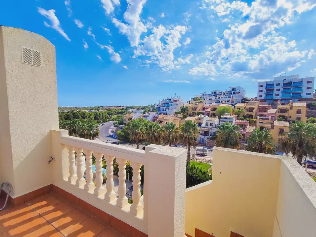 Chalet de 3 habitaciones en Villamartin en venta con piscina garaje - 430.000 € (Ref: 10089931)
