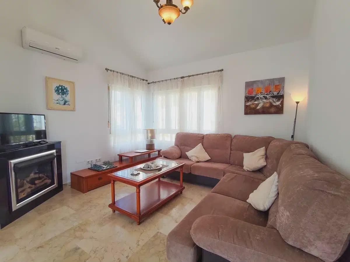 Chalet de 3 habitaciones en Villamartin en venta con piscina garaje - 430.000 € (Ref: 10089931)