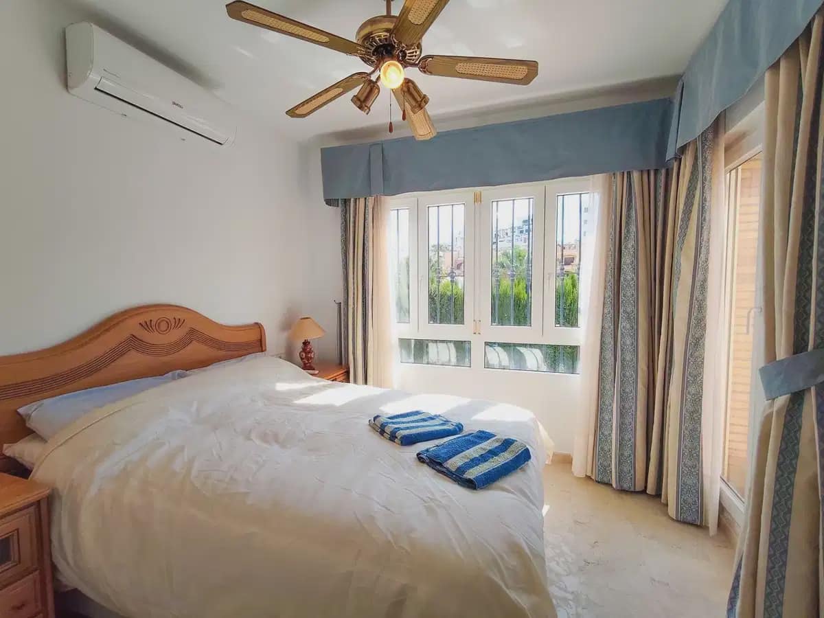 Chalet de 3 habitaciones en Villamartin en venta con piscina garaje - 430.000 € (Ref: 10089931)