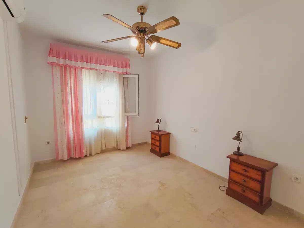 Chalet de 3 habitaciones en Villamartin en venta con piscina garaje - 430.000 € (Ref: 10089931)