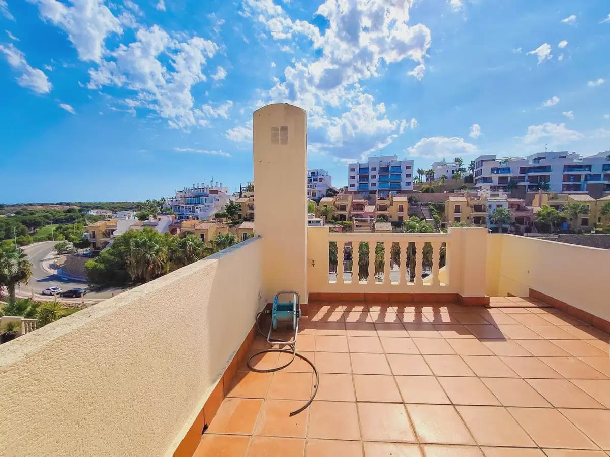 Chalet de 3 habitaciones en Villamartin en venta con piscina garaje - 430.000 € (Ref: 10089931)