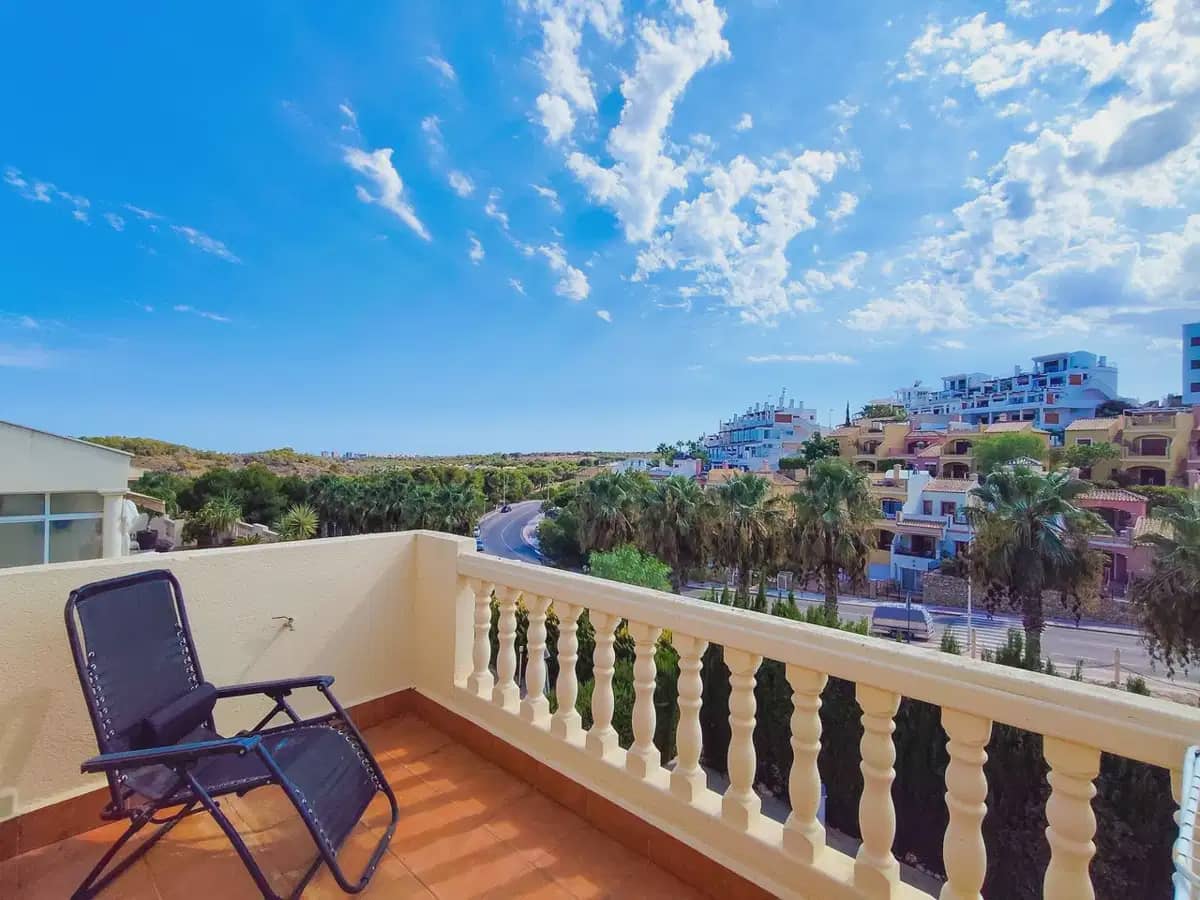 Chalet de 3 habitaciones en Villamartin en venta con piscina garaje - 430.000 € (Ref: 10089931)