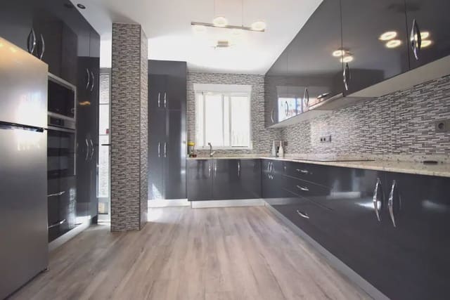 Chalet de 3 habitaciones en Playa Flamenca, Orihuela en venta con piscina garaje - 429.000 € (Ref: 10089932)