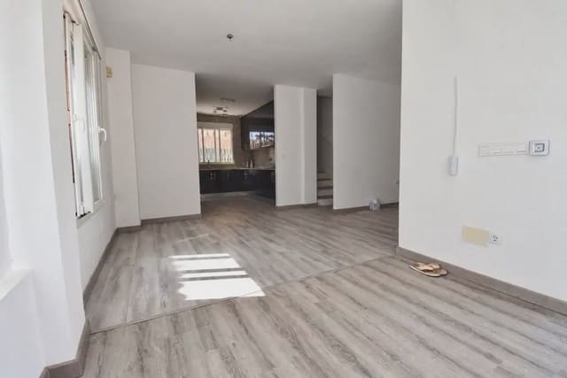 Chalet de 3 habitaciones en Playa Flamenca, Orihuela en venta con piscina garaje - 429.000 € (Ref: 10089932)