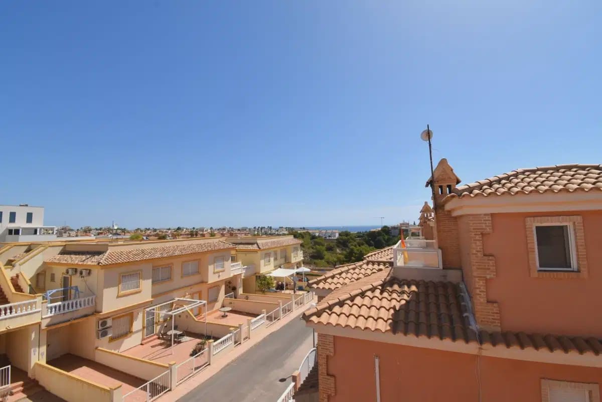 Chalet de 3 habitaciones en Playa Flamenca en venta con piscina garaje - 429.000 € (Ref: 10089932)