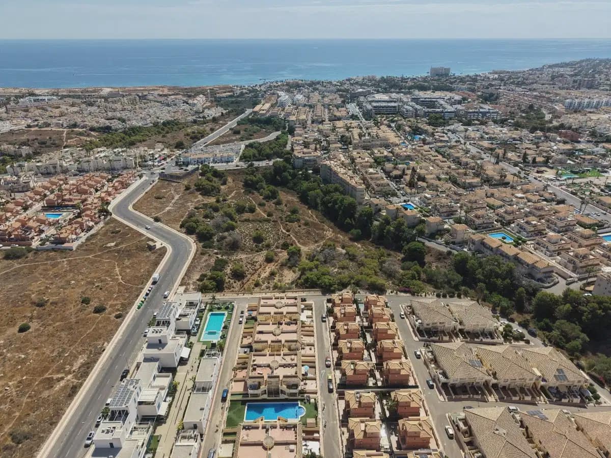 Chalet de 3 habitaciones en Playa Flamenca en venta con piscina garaje - 429.000 € (Ref: 10089932)