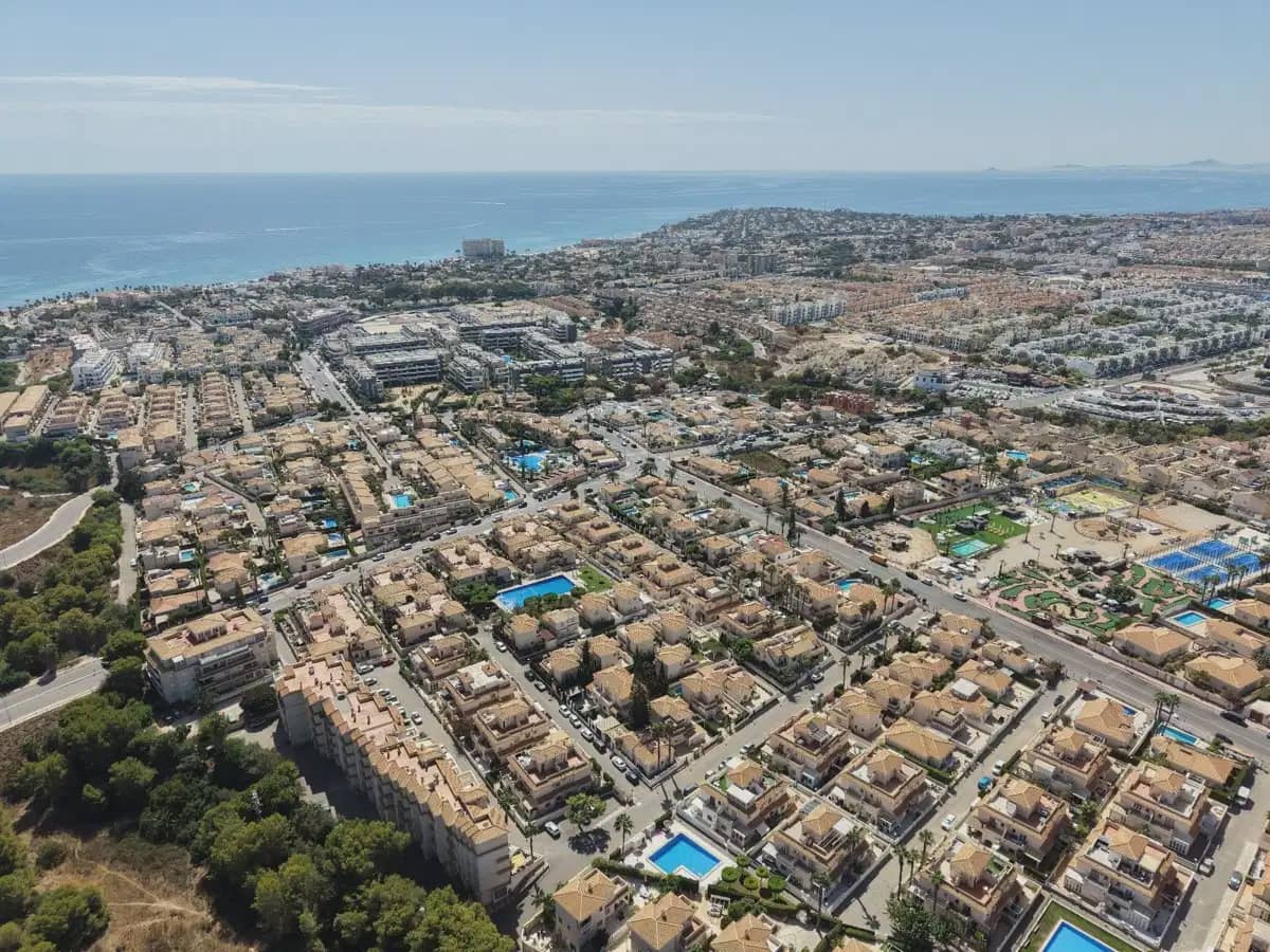 Chalet de 3 habitaciones en Playa Flamenca en venta con piscina garaje - 429.000 € (Ref: 10089932)