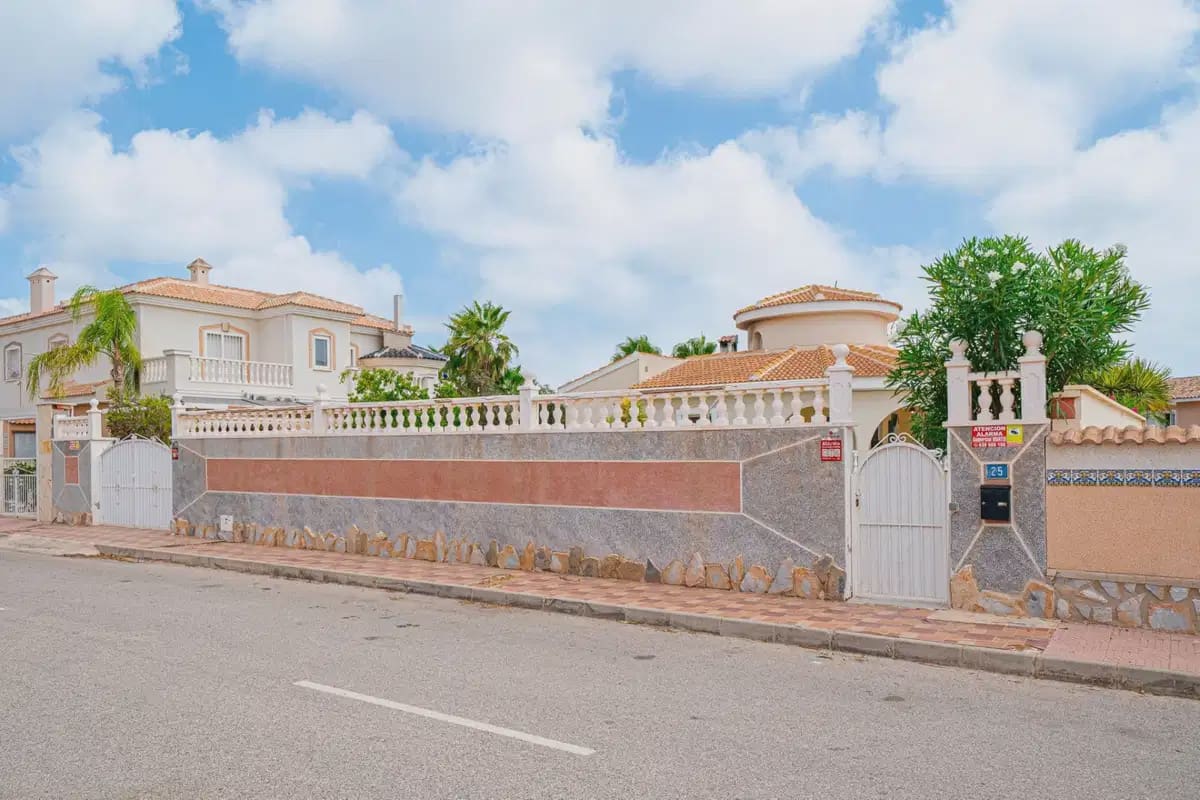 Chalet de 3 habitaciones en Ciudad Quesada en venta con piscina garaje - 399.000 € (Ref: 10089935)