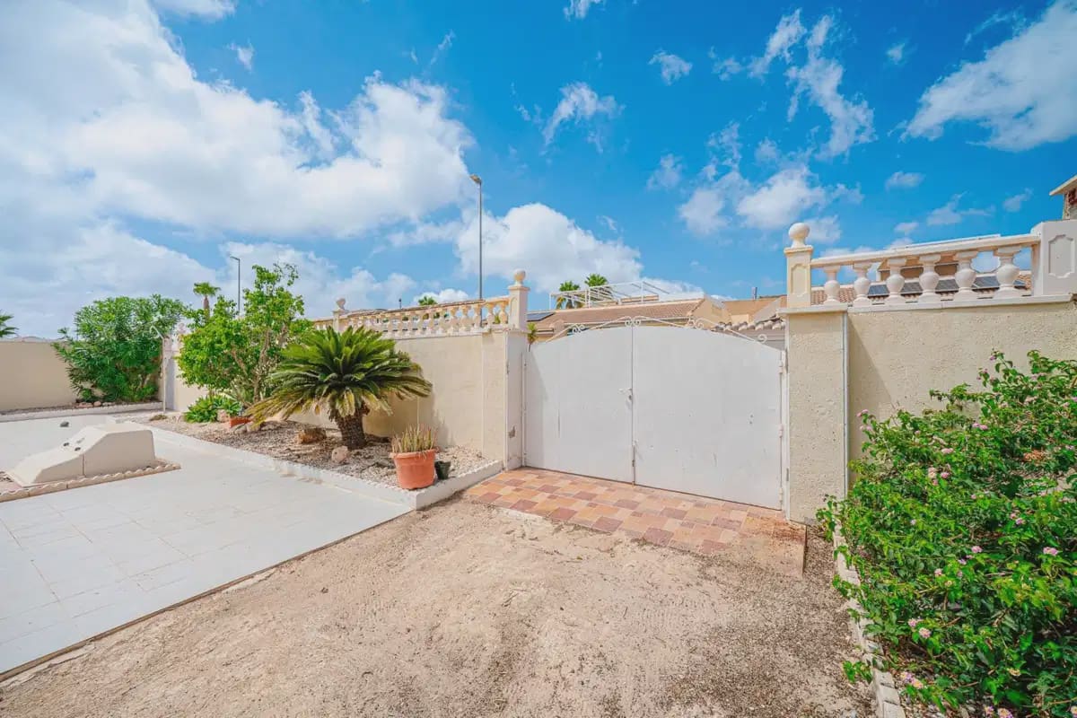 Chalet de 3 habitaciones en Ciudad Quesada en venta con piscina garaje - 399.000 € (Ref: 10089935)