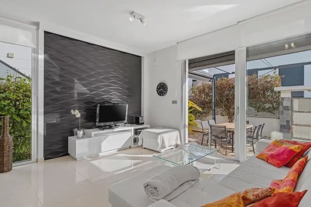 Chalet de 3 habitaciones en Ciudad Quesada, Rojales en venta con piscina garaje - 399.000 € (Ref: 10089937)