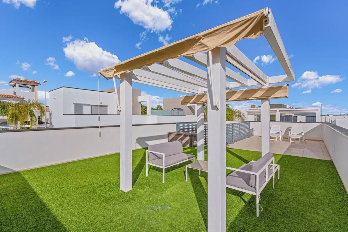 Chalet de 3 habitaciones en Ciudad Quesada en venta con piscina garaje - 399.000 € (Ref: 10089937)