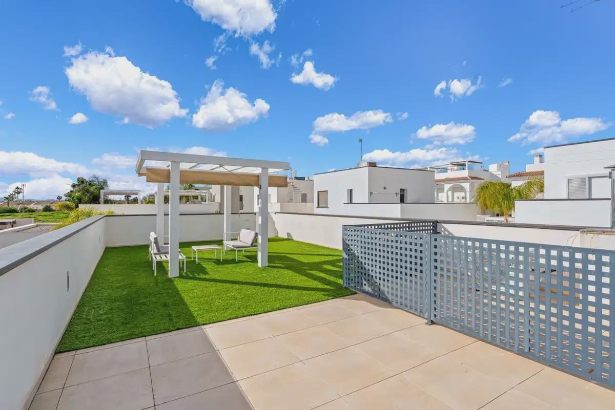 Chalet de 3 habitaciones en Ciudad Quesada en venta con piscina garaje - 399.000 € (Ref: 10089937)