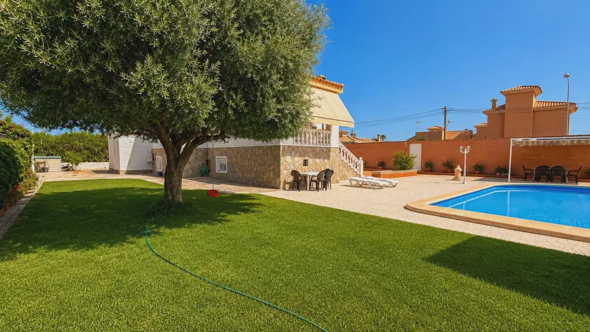 5 slaapkamer Villa te koop in La Siesta - € 399.000 (Ref: 10089938)