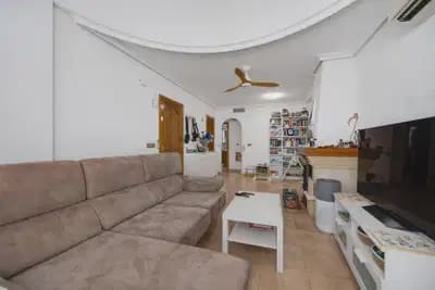 3 makuuhuone Omakotitalo myytävänä paikassa La Marina mukana uima-altaan - 399 000 € (Ref: 10089942)