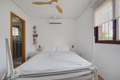 3 makuuhuone Omakotitalo myytävänä paikassa La Marina mukana uima-altaan - 399 000 € (Ref: 10089942)