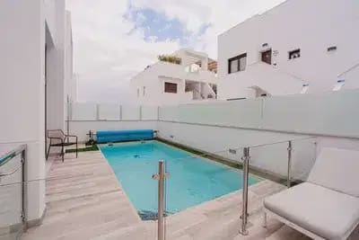 4 makuuhuone Huvila myytävänä paikassa Los Balcones mukana uima-altaan - 399 000 € (Ref: 10089945)
