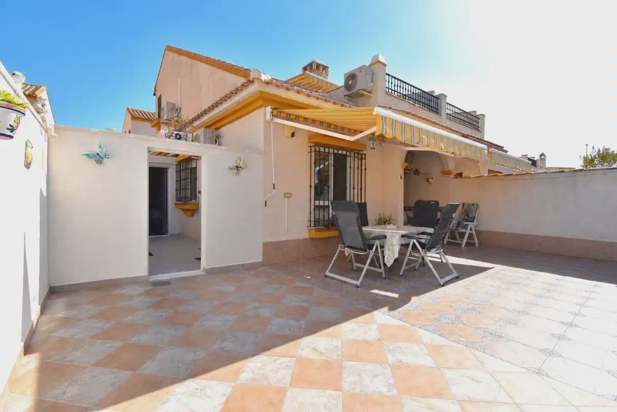 3 soveværelse Villa til salg i La Zenia med swimmingpool - € 315.000 (Ref: 10091018)