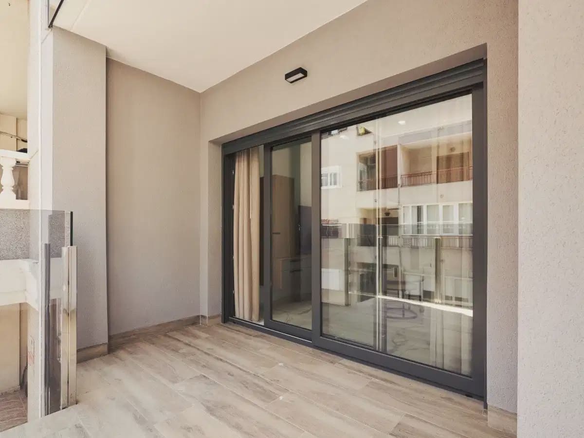 Apartamento de 2 habitaciones en Torrevieja en venta con piscina garaje - 326.900 € (Ref: 10091019)