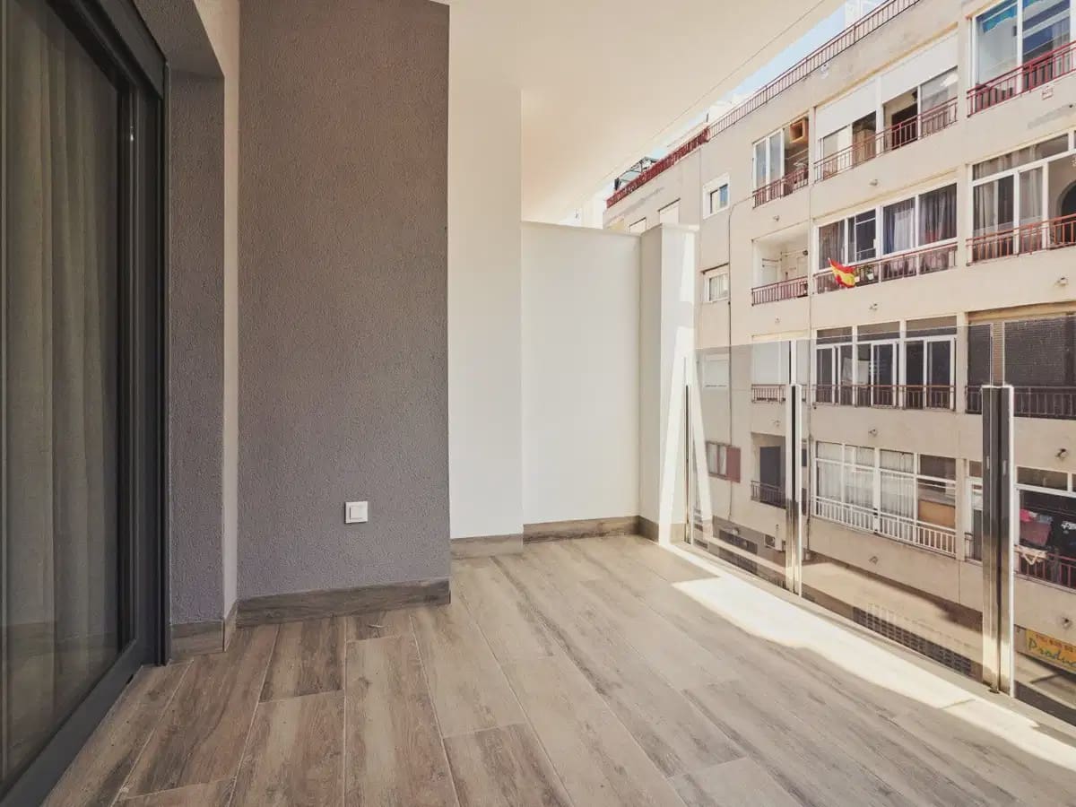 Apartamento de 2 habitaciones en Torrevieja en venta con piscina garaje - 326.900 € (Ref: 10091019)
