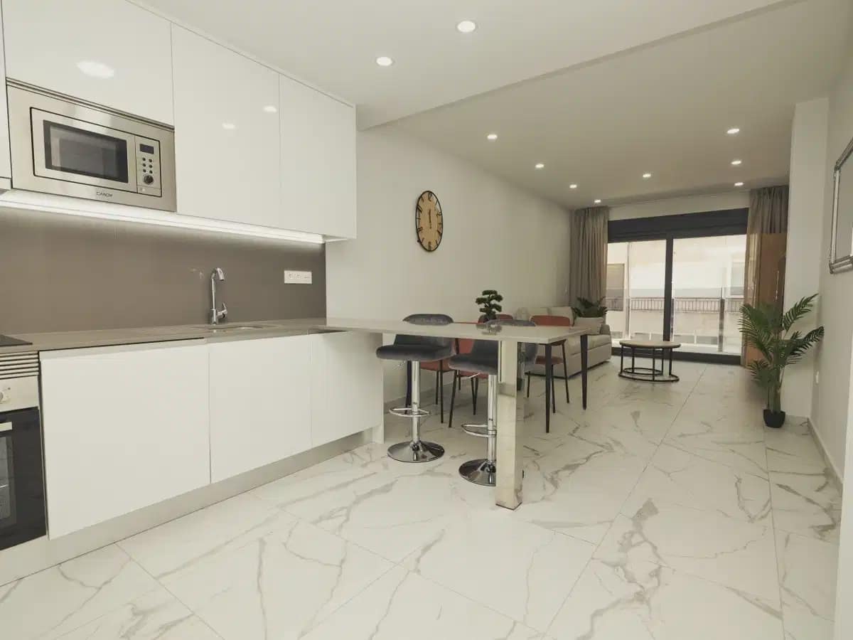 Apartamento de 2 habitaciones en Torrevieja en venta con piscina garaje - 326.900 € (Ref: 10091019)