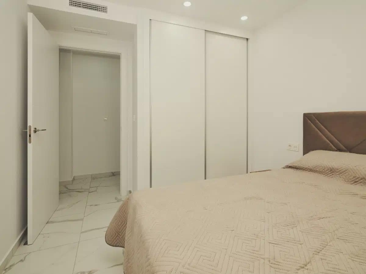 Apartamento de 2 habitaciones en Torrevieja en venta con piscina garaje - 326.900 € (Ref: 10091019)