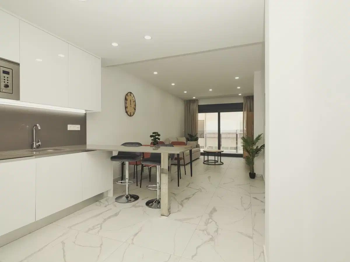 Apartamento de 2 habitaciones en Torrevieja en venta con piscina garaje - 326.900 € (Ref: 10091019)