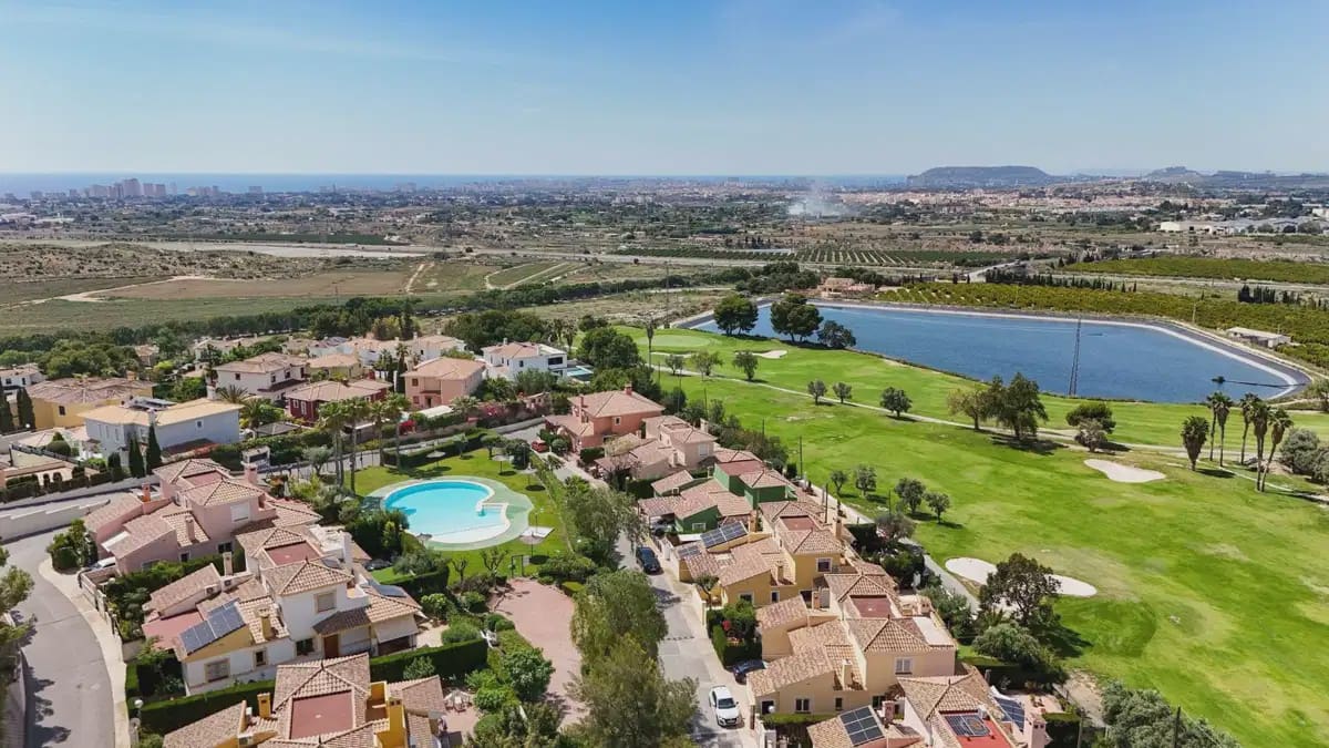 3 bedroom Villa for sale in Bonalba with pool - € 360,000 (Ref: 10108841)